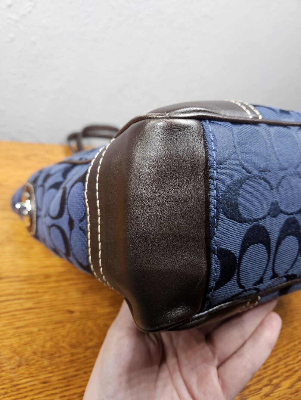 Coach Legacy Signature Lunch Tote - Picture 9 of 16